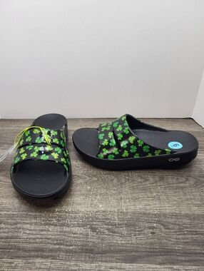 OOFOS OOAHH Limited Shamrock Women's Size 6 Black Slides New